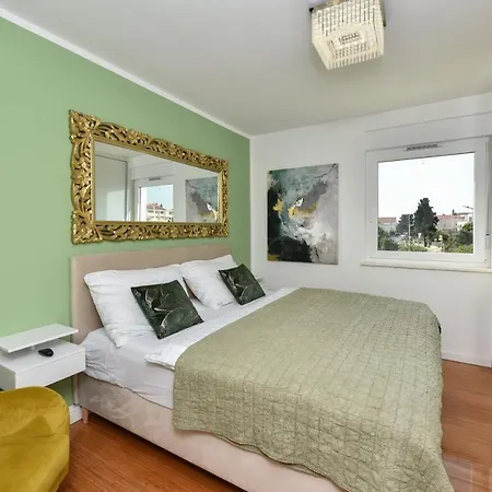 Mm Luxury Gold & Rubin * Zadar