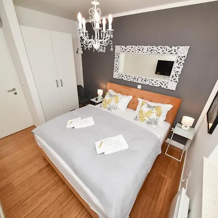 Mm Luxury Gold & Rubin *