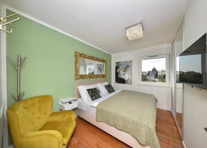 Mm Luxury Gold & Rubin *