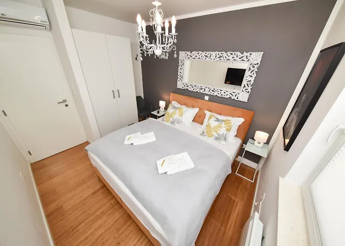 Mm Luxury Gold & Rubin *