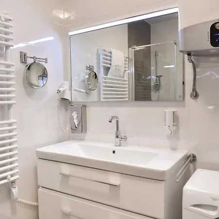 Mm Luxury Gold & Rubin