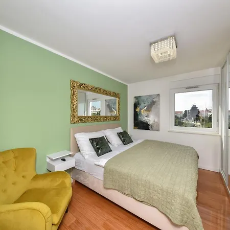 Mm Luxury Gold & Rubin *