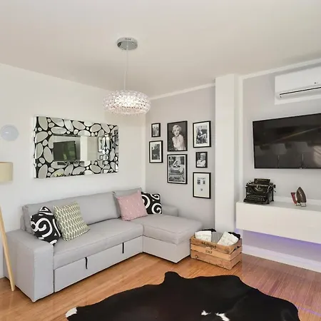 Mm Luxury Gold & Rubin