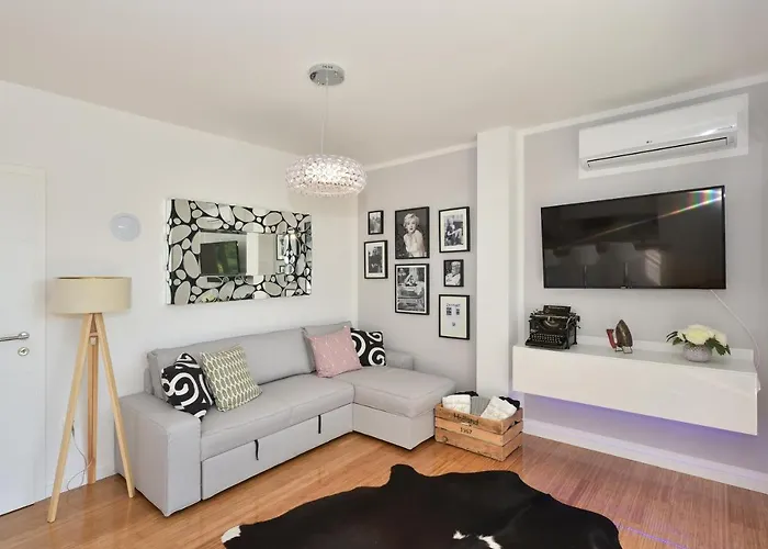 Mm Luxury Gold & Rubin